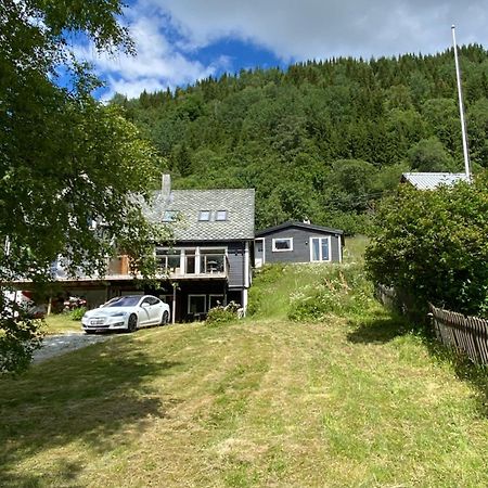 Voss- Oppheim Suite Private Cozy Cabin Vossestrand Bagian luar foto